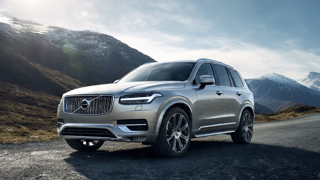 Volvo XC90 showcasing its high ground clearance on Indian roads